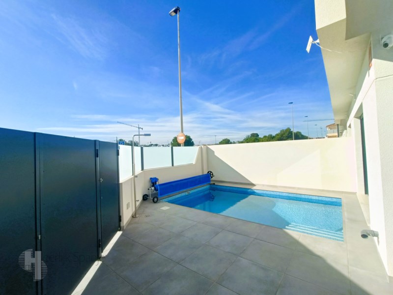 Terraced house with 3 bedrooms and 3 bathrooms in Santiago De La Ribera | Ref: HSR18