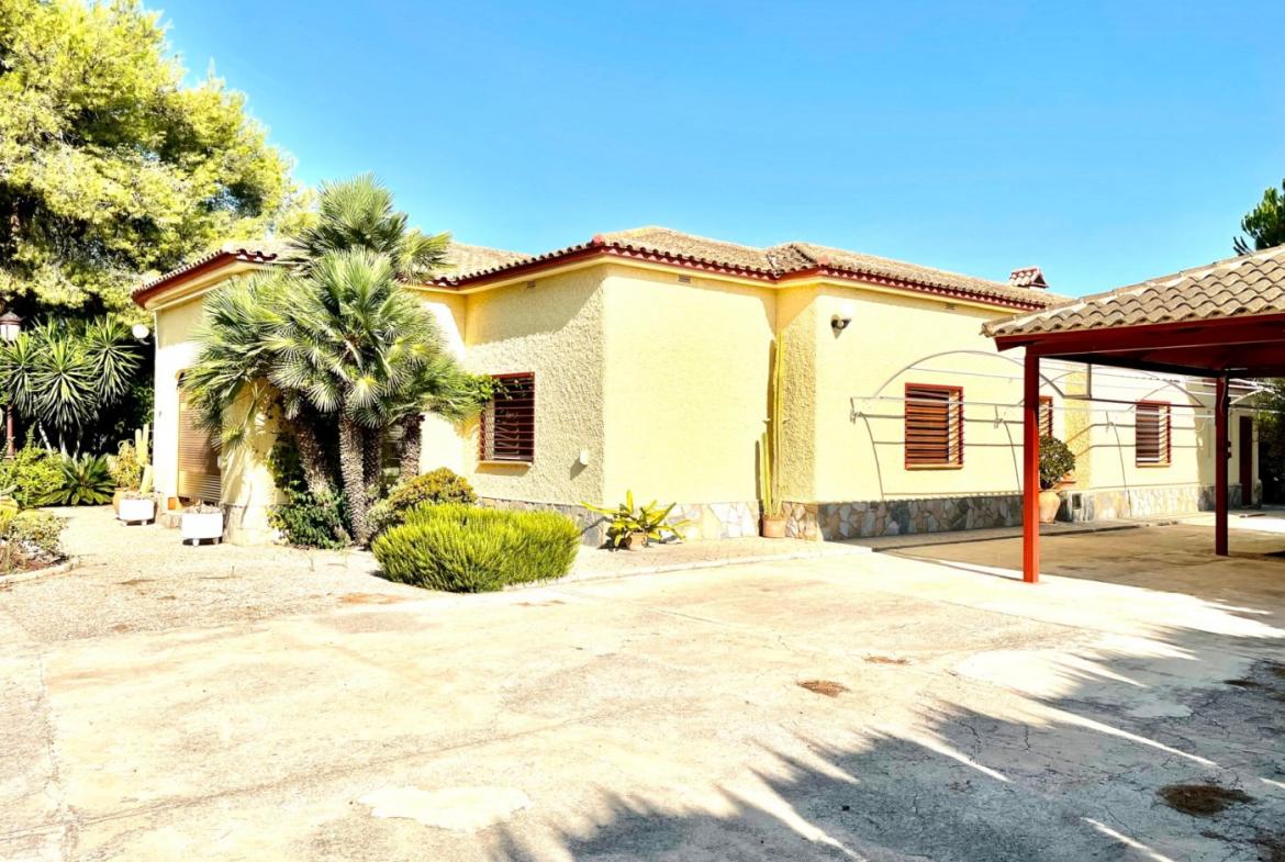 Country house with 3 bedrooms and 2 bathrooms in ELCHE | Ref: SCH-4639