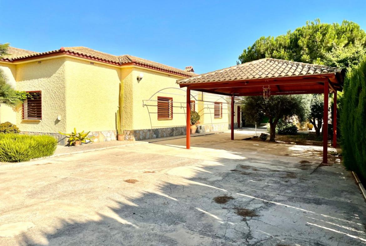 Country house with 3 bedrooms and 2 bathrooms in ELCHE | Ref: SCH-4639