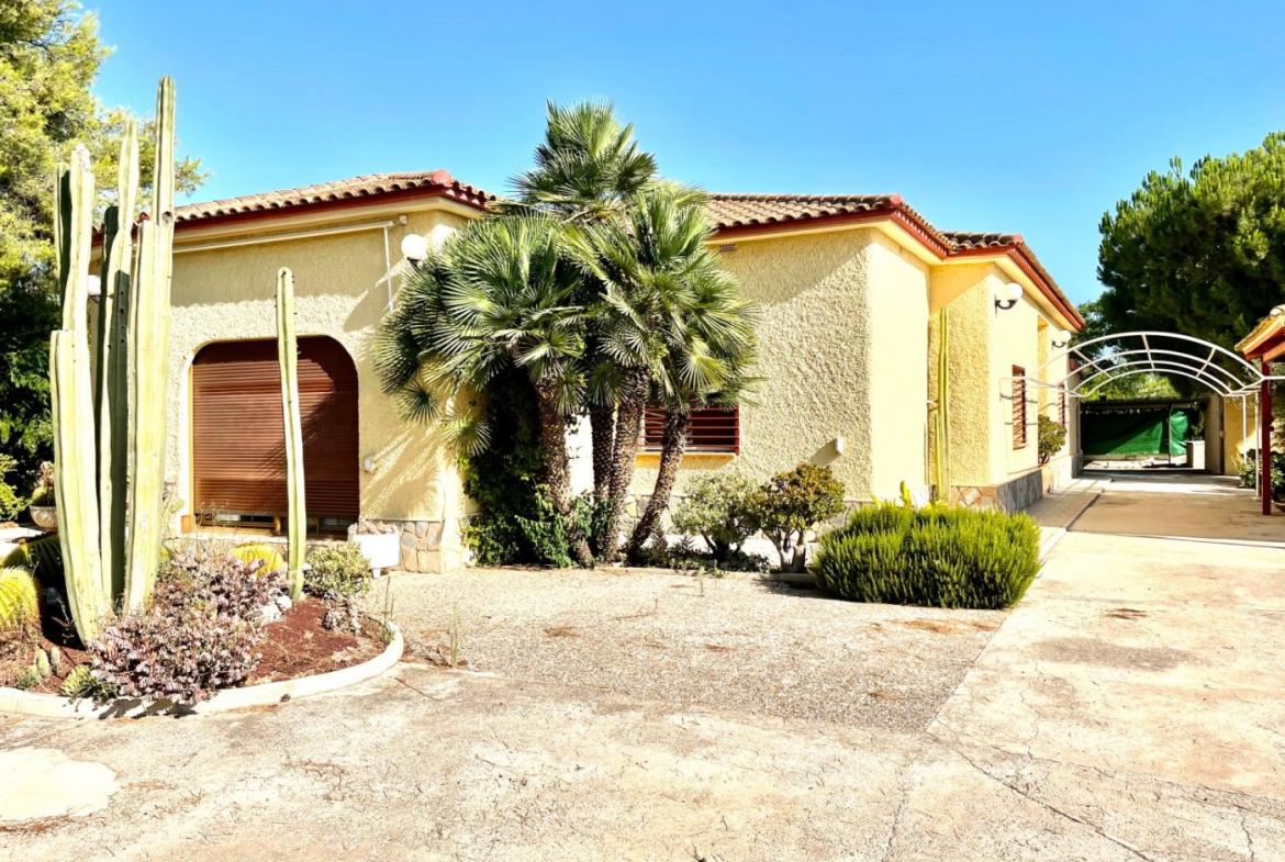 Country house with 3 bedrooms and 2 bathrooms in ELCHE | Ref: SCH-4639