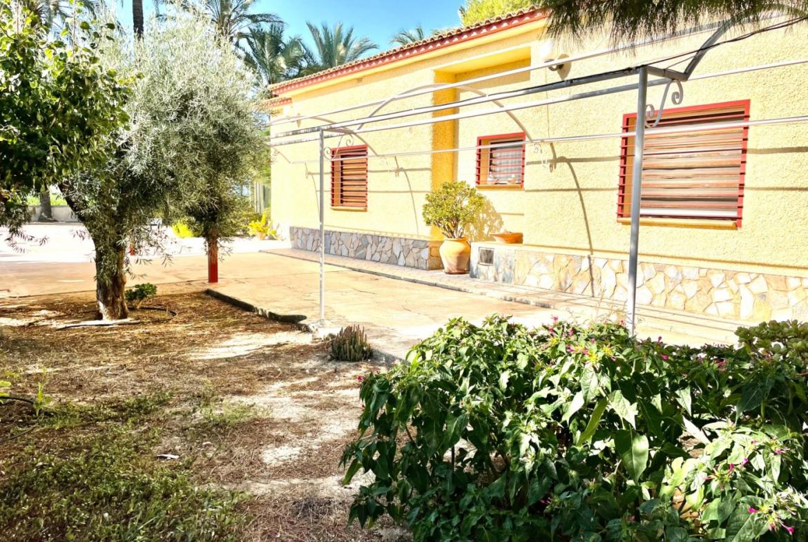 Country house with 3 bedrooms and 2 bathrooms in ELCHE | Ref: SCH-4639