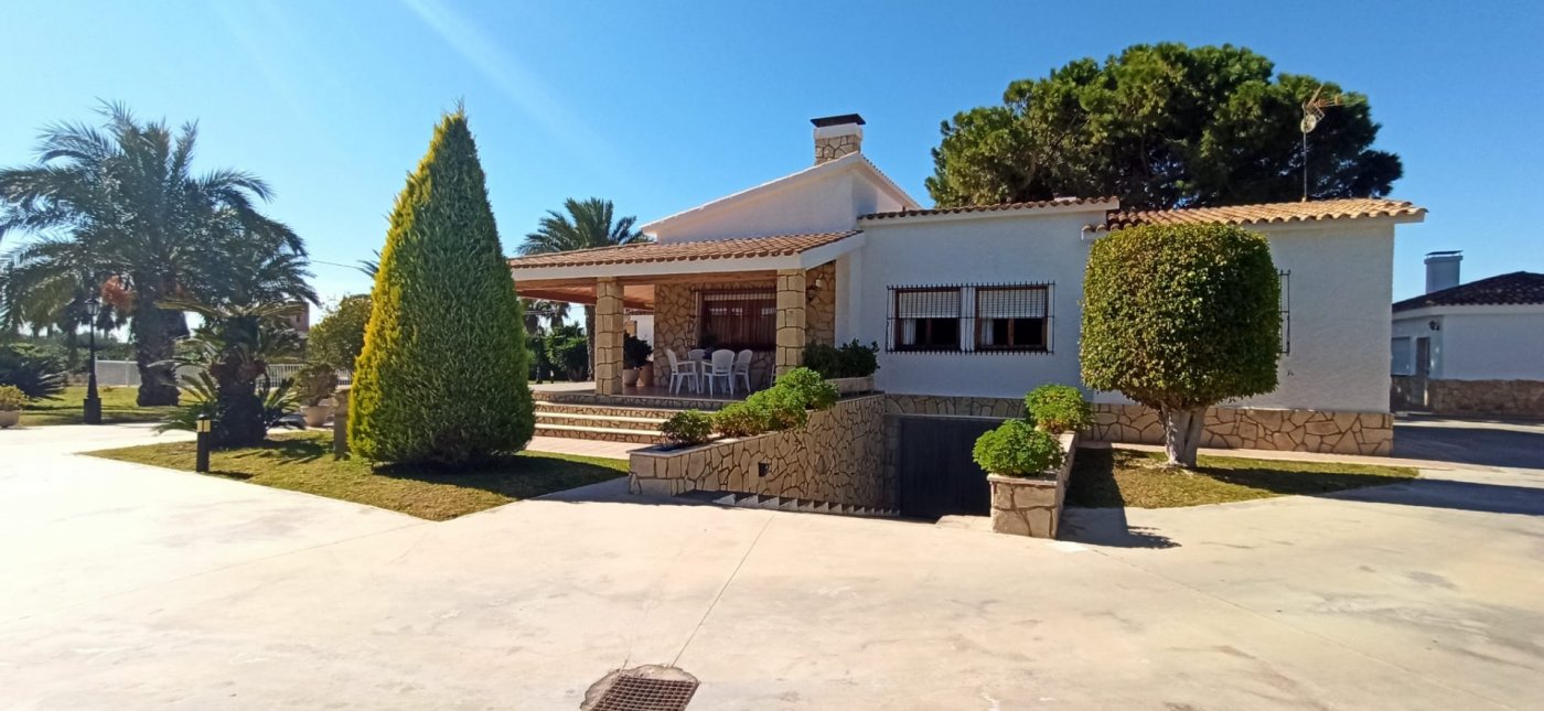 Country house with 4 bedrooms and 3 bathrooms in ELCHE | Ref: SCH-4868