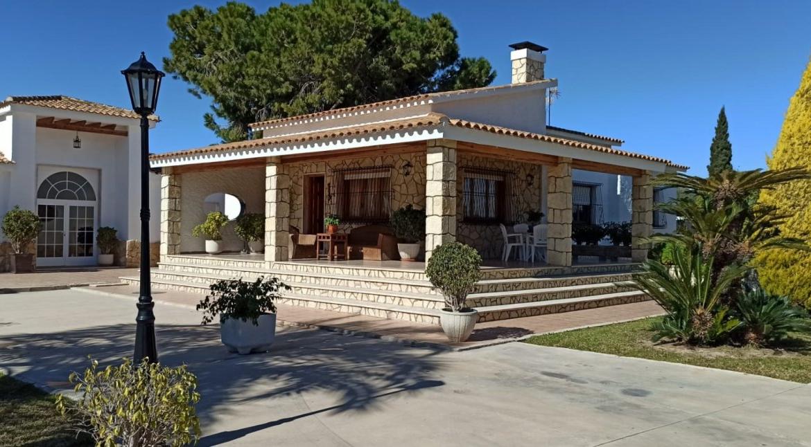 Country house with 4 bedrooms and 3 bathrooms in ELCHE | Ref: SCH-4868