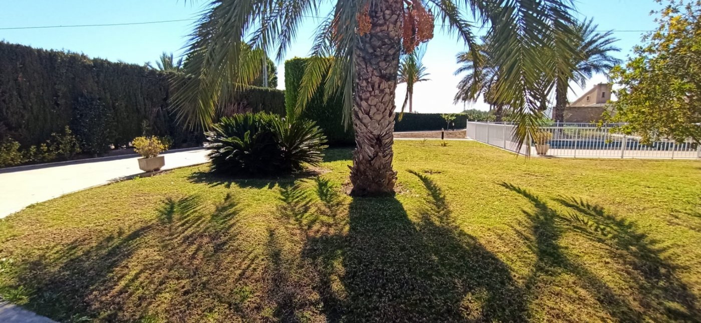 Country house with 4 bedrooms and 3 bathrooms in ELCHE | Ref: SCH-4868