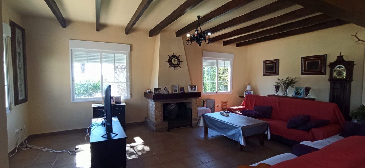 Country house with 4 bedrooms and 3 bathrooms in ELCHE | Ref: SCH-4868