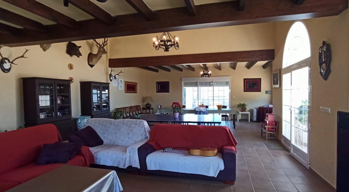 Country house with 4 bedrooms and 3 bathrooms in ELCHE | Ref: SCH-4868