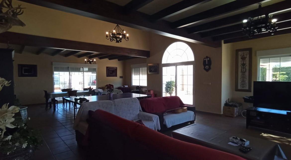 Country house with 4 bedrooms and 3 bathrooms in ELCHE | Ref: SCH-4868