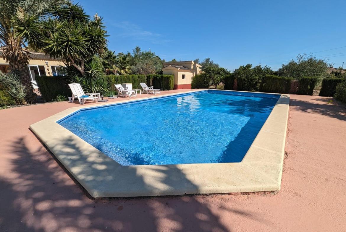 Country house with 4 bedrooms and 2 bathrooms in CREVILLENTE | Ref: SCH-4865