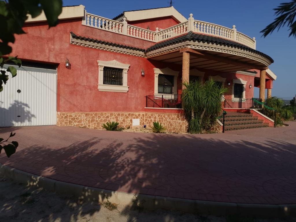 Country house with 4 bedrooms and 3 bathrooms in ORIHUELA | Ref: SCH-5031