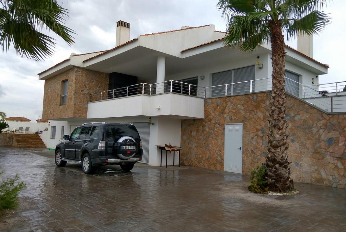 Country house with 5 bedrooms and 4 bathrooms in FORTUNA | Ref: SCH-4154