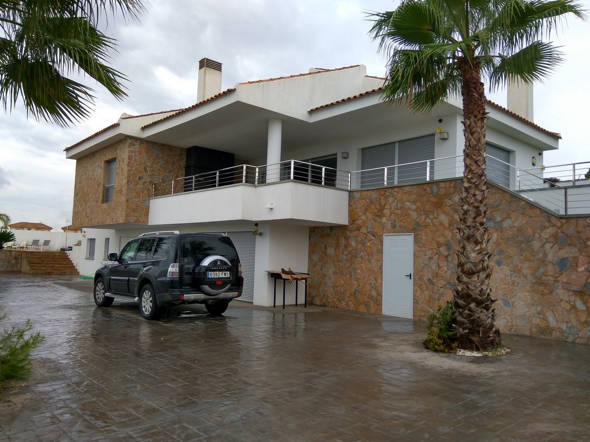 17249197882-3.jpg Country house with 5 bedrooms and 4 bathrooms in FORTUNA | Ref: SCH-4154