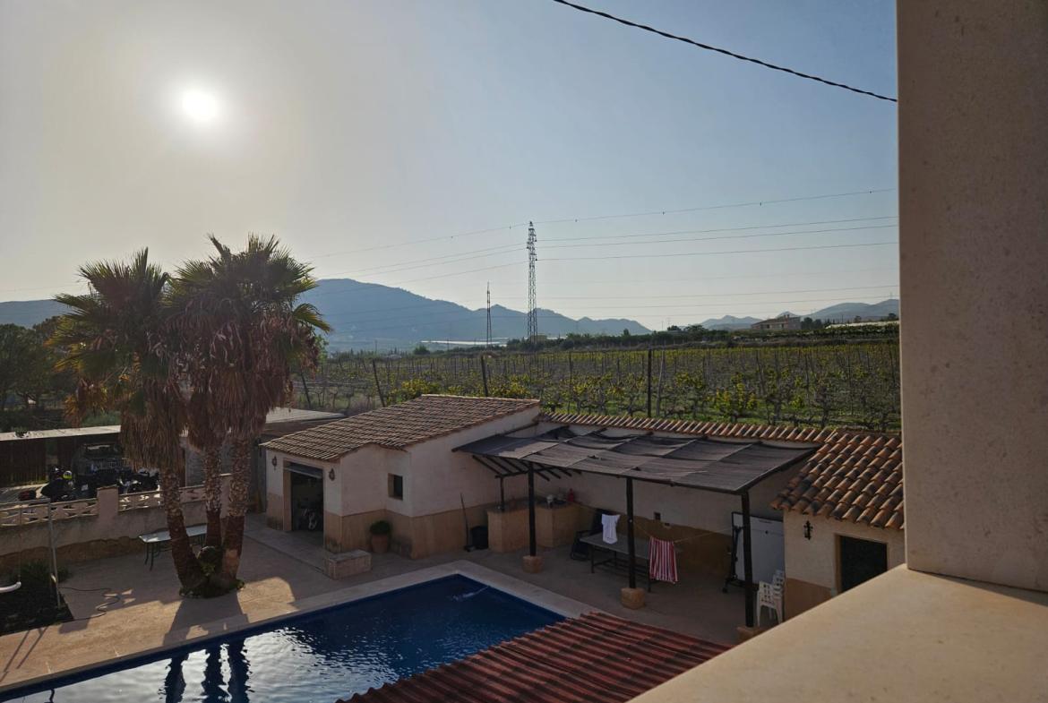 Country house with 4 bedrooms and 3 bathrooms in NOVELDA | Ref: SCH-5039