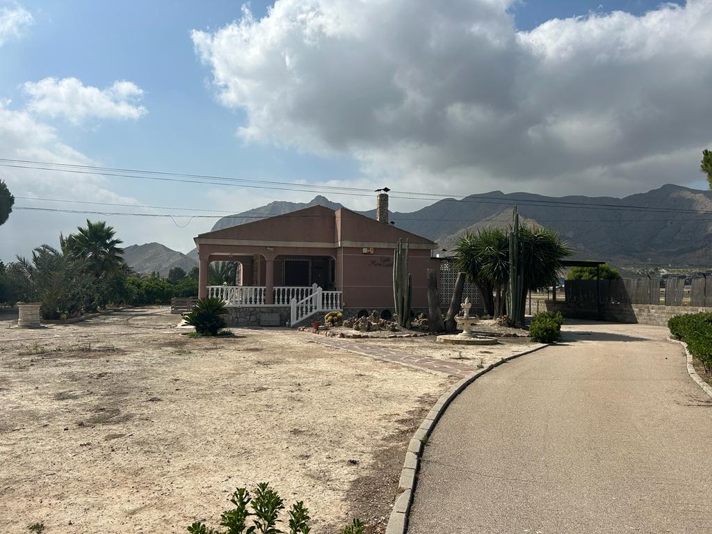 Country house with 5 bedrooms and 2 bathrooms in COX | Ref: SCH-5049
