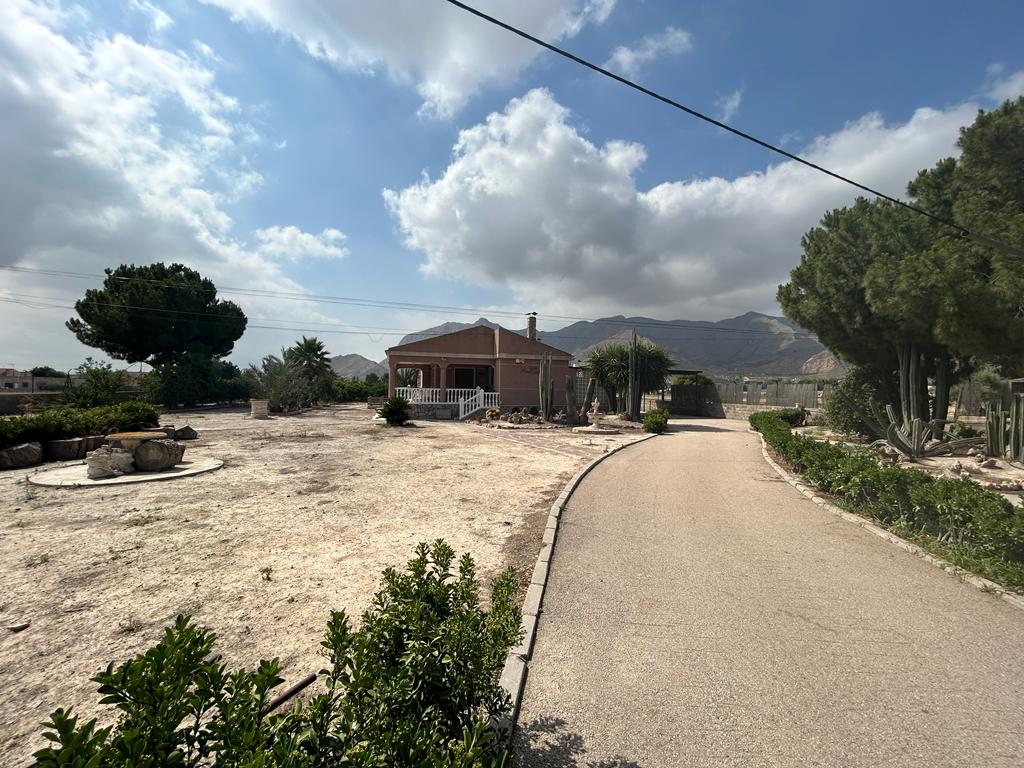 Country house with 5 bedrooms and 2 bathrooms in COX | Ref: SCH-5049