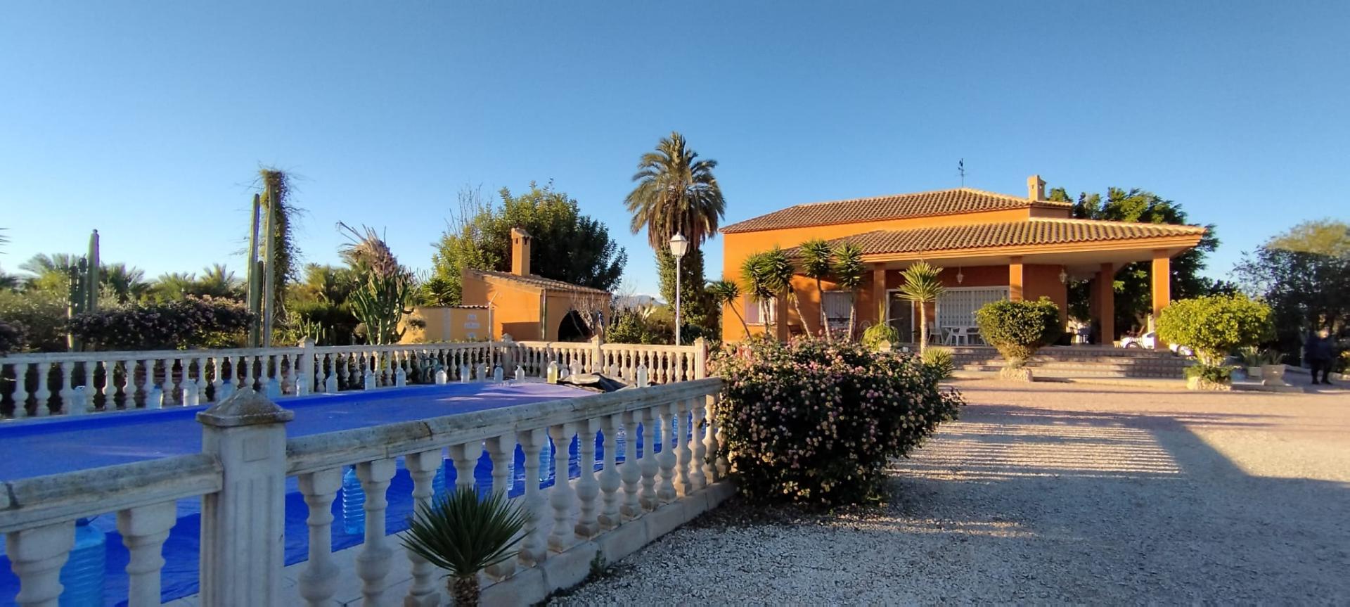 Country house with 3 bedrooms and 2 bathrooms in Elche | Ref: SCH-5093