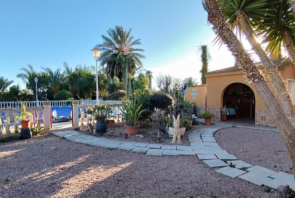 Country house with 3 bedrooms and 2 bathrooms in Elche | Ref: SCH-5093