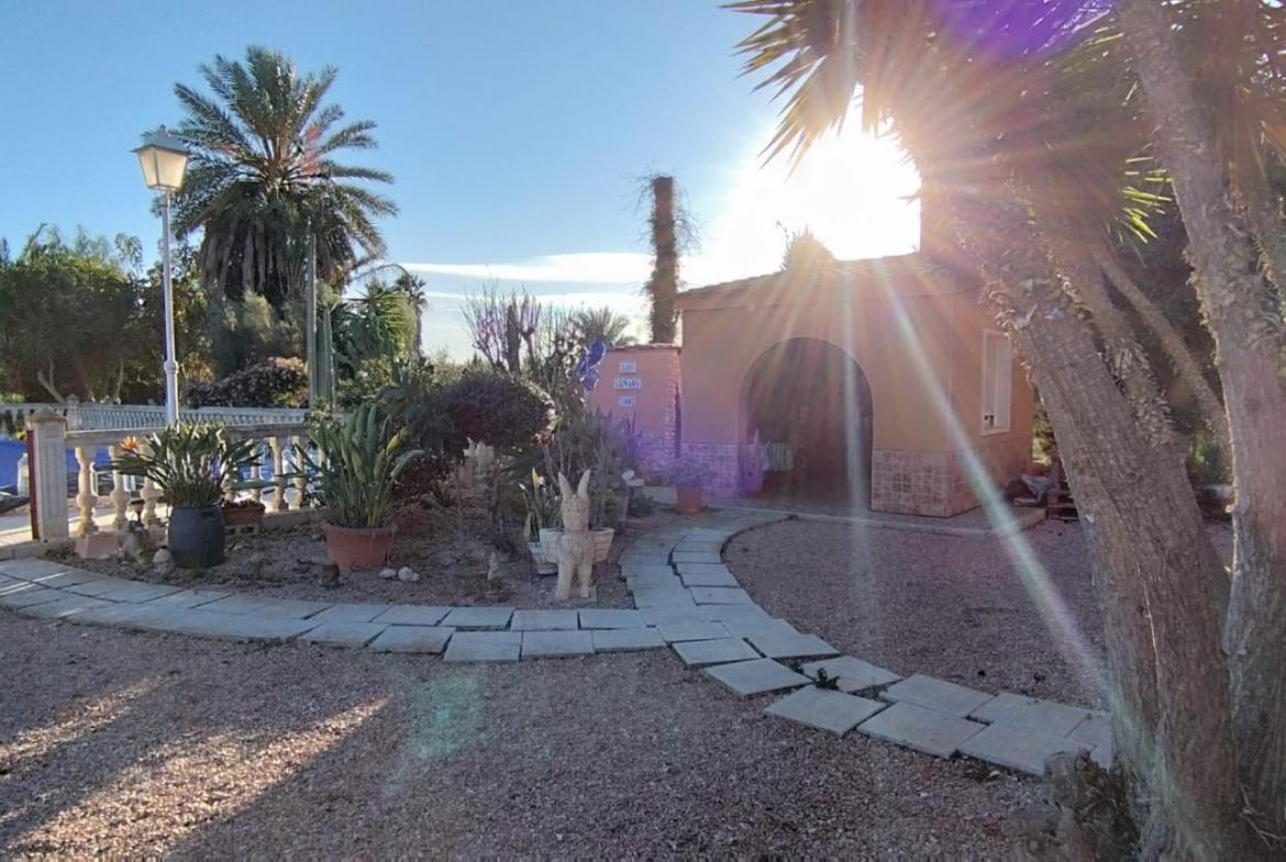 Country house with 3 bedrooms and 2 bathrooms in Elche | Ref: SCH-5093