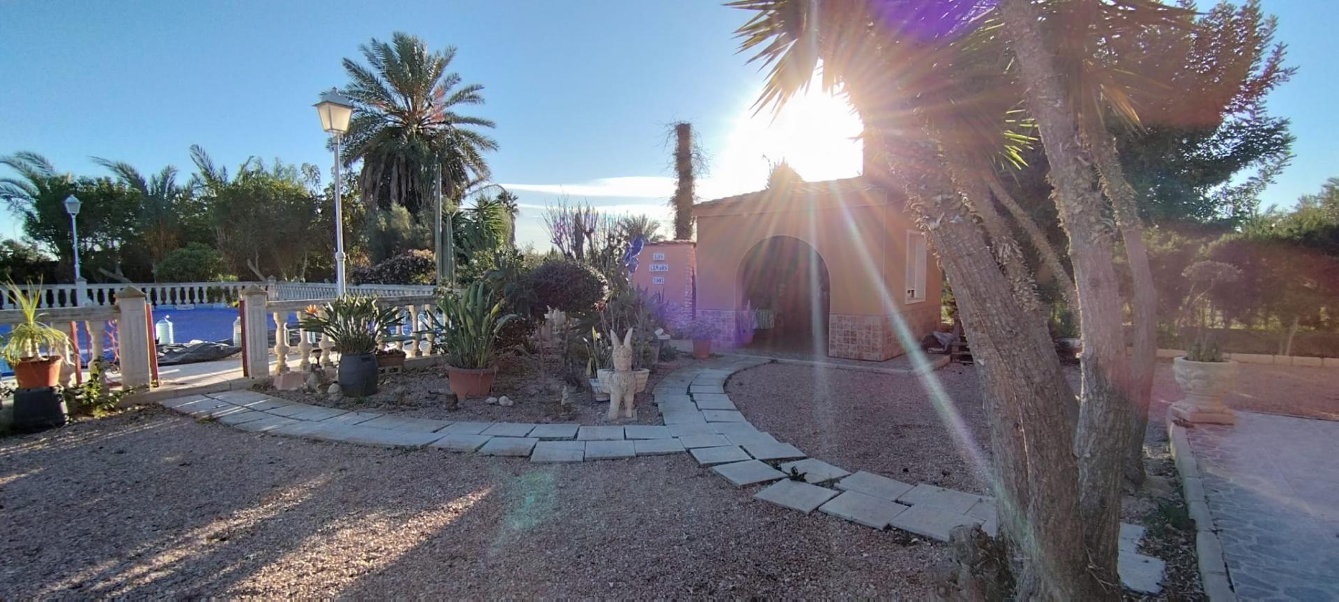 Country house with 3 bedrooms and 2 bathrooms in Elche | Ref: SCH-5093