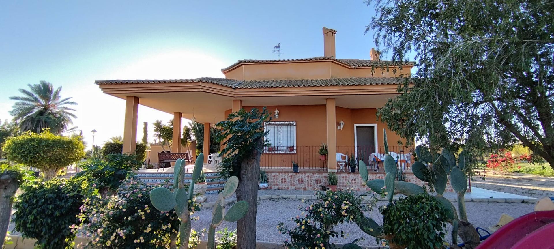 Country house with 3 bedrooms and 2 bathrooms in Elche | Ref: SCH-5093