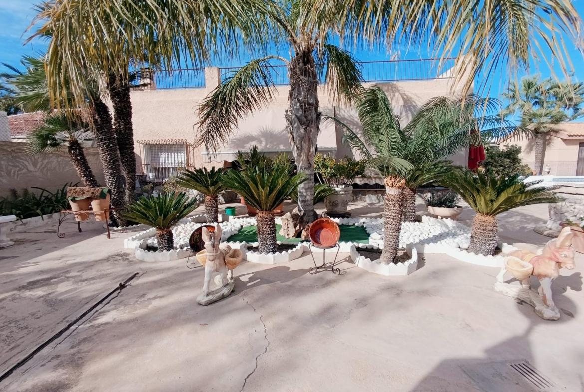 Country house with 5 bedrooms and 3 bathrooms in Elche | Ref: SCH-5117