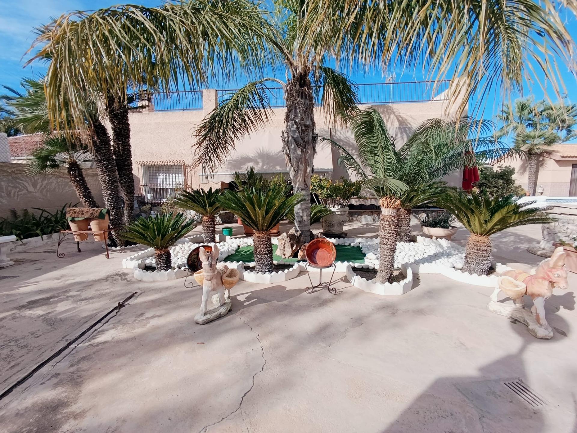 Country house with 5 bedrooms and 3 bathrooms in Elche | Ref: SCH-5117