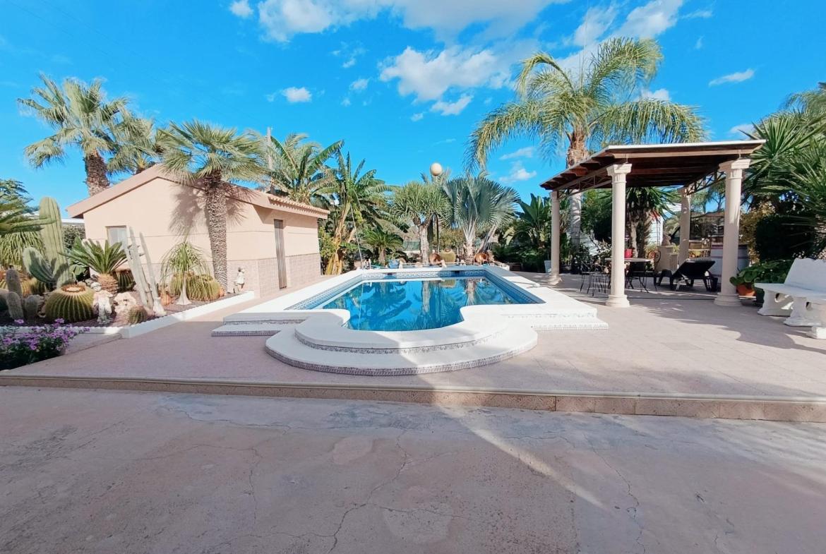 Country house with 5 bedrooms and 3 bathrooms in Elche | Ref: SCH-5117