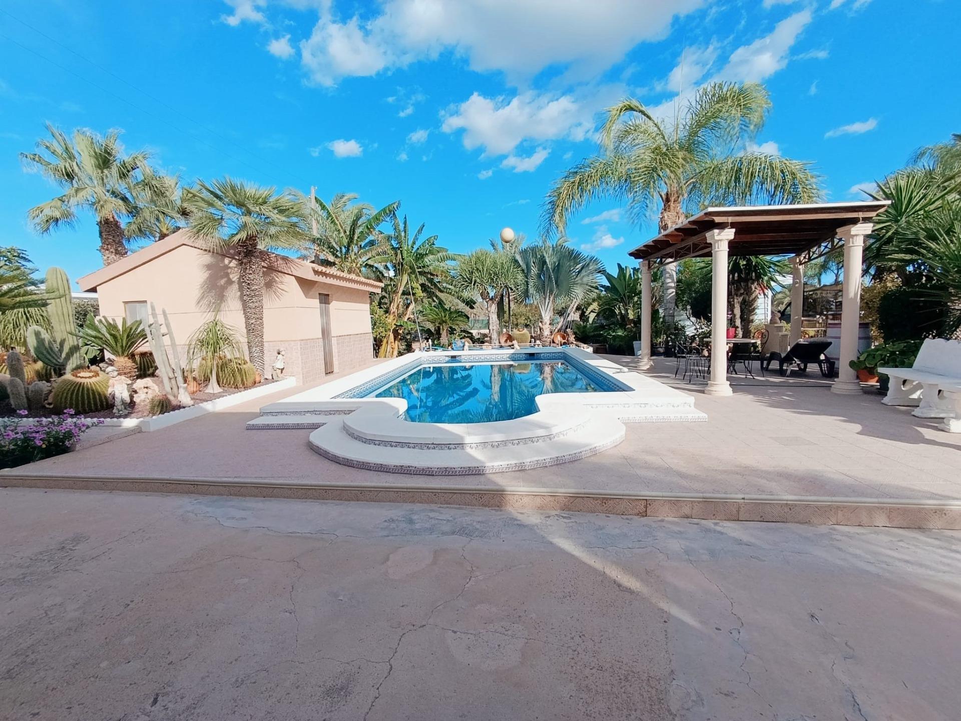 Country house with 5 bedrooms and 3 bathrooms in Elche | Ref: SCH-5117