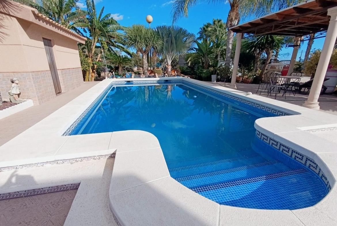 Country house with 5 bedrooms and 3 bathrooms in Elche | Ref: SCH-5117