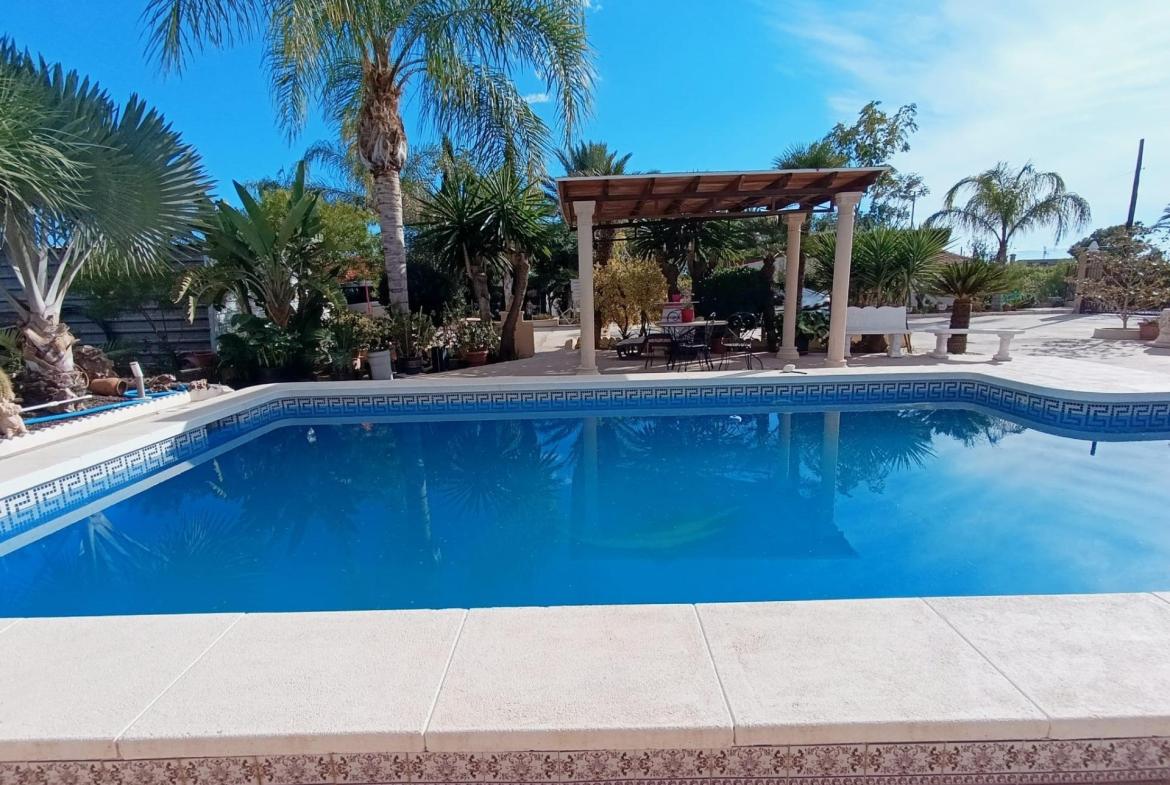 Country house with 5 bedrooms and 3 bathrooms in Elche | Ref: SCH-5117