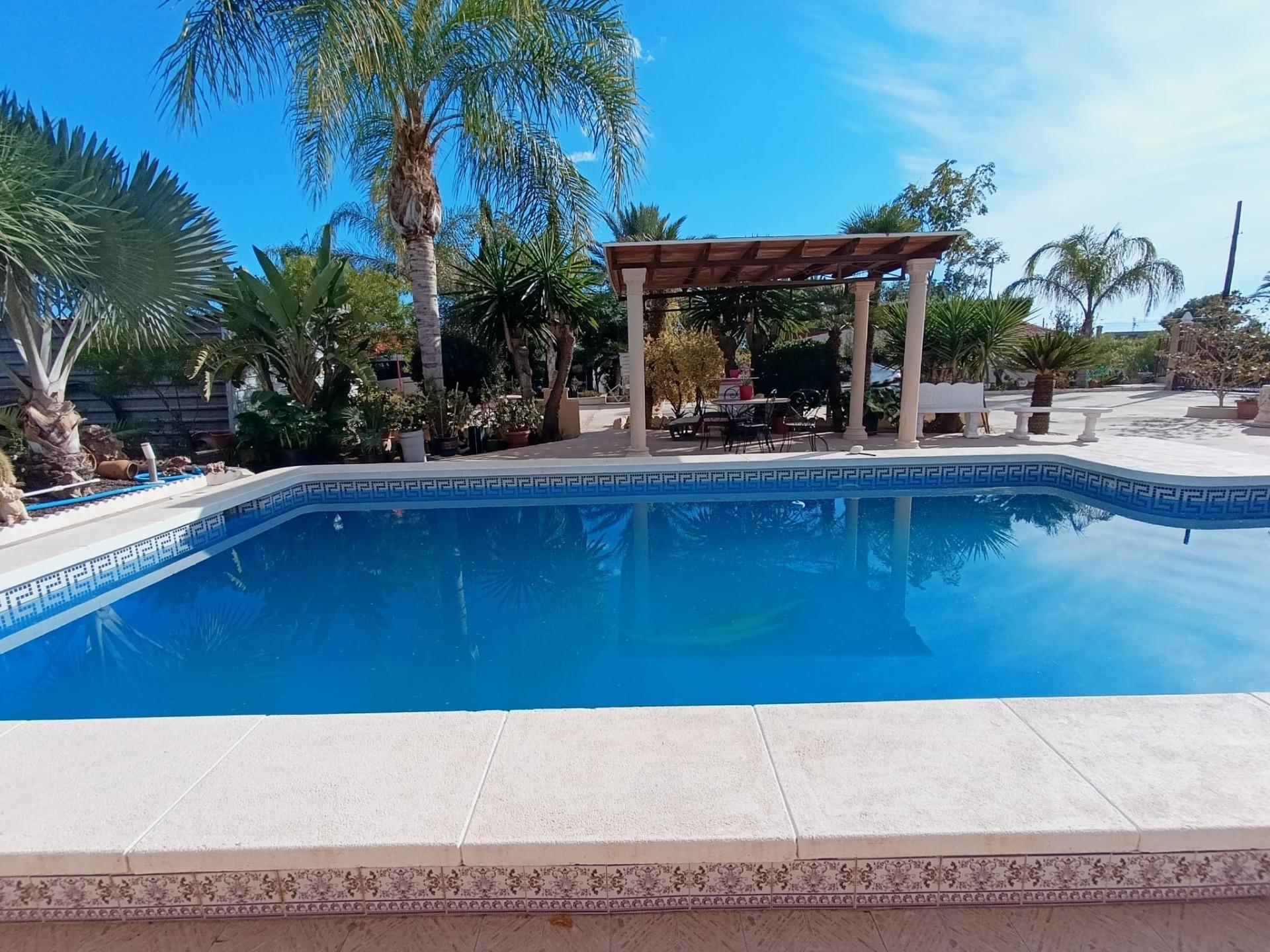 Country house with 5 bedrooms and 3 bathrooms in Elche | Ref: SCH-5117