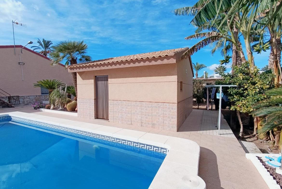 Country house with 5 bedrooms and 3 bathrooms in Elche | Ref: SCH-5117