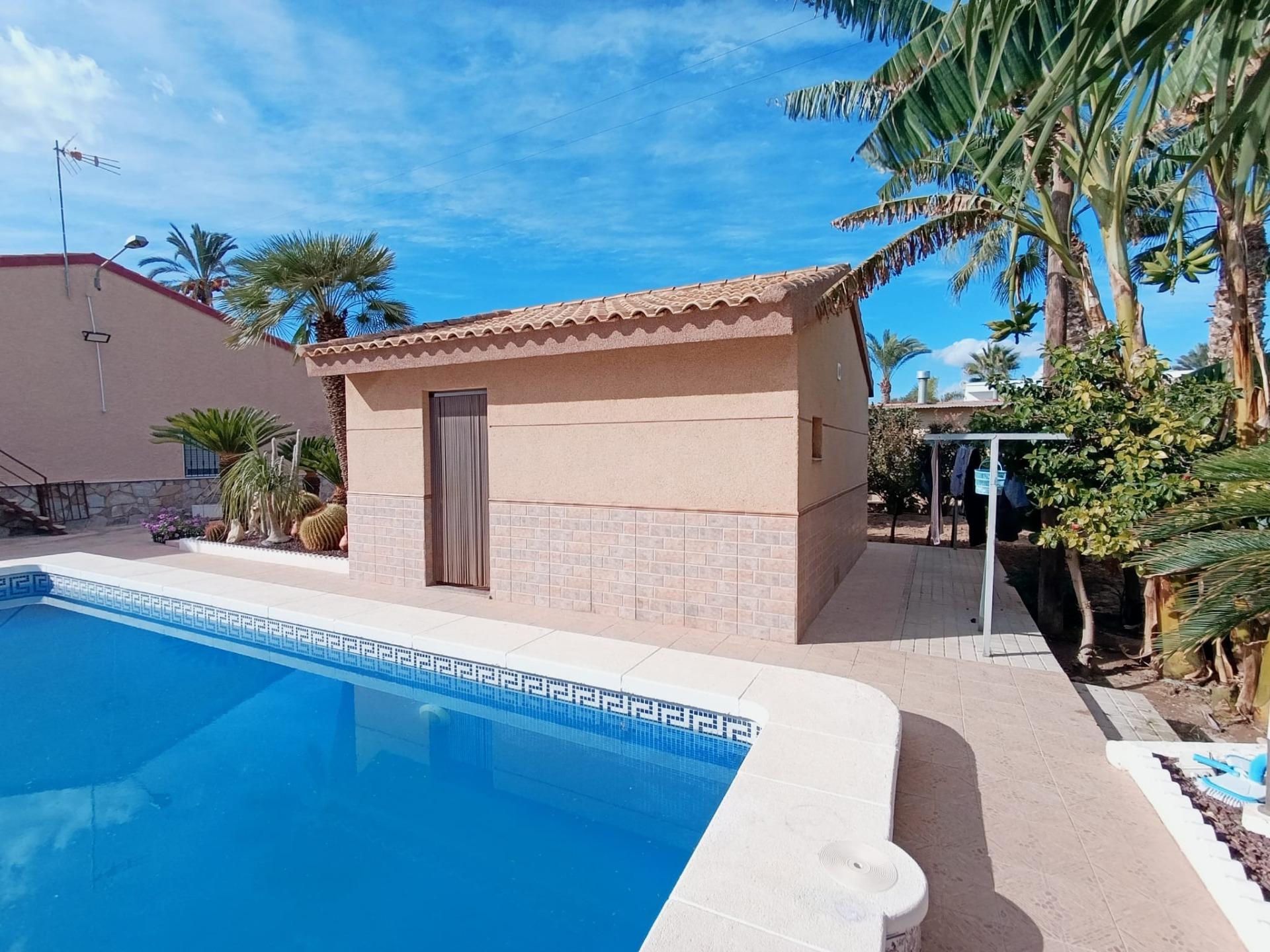 Country house with 5 bedrooms and 3 bathrooms in Elche | Ref: SCH-5117