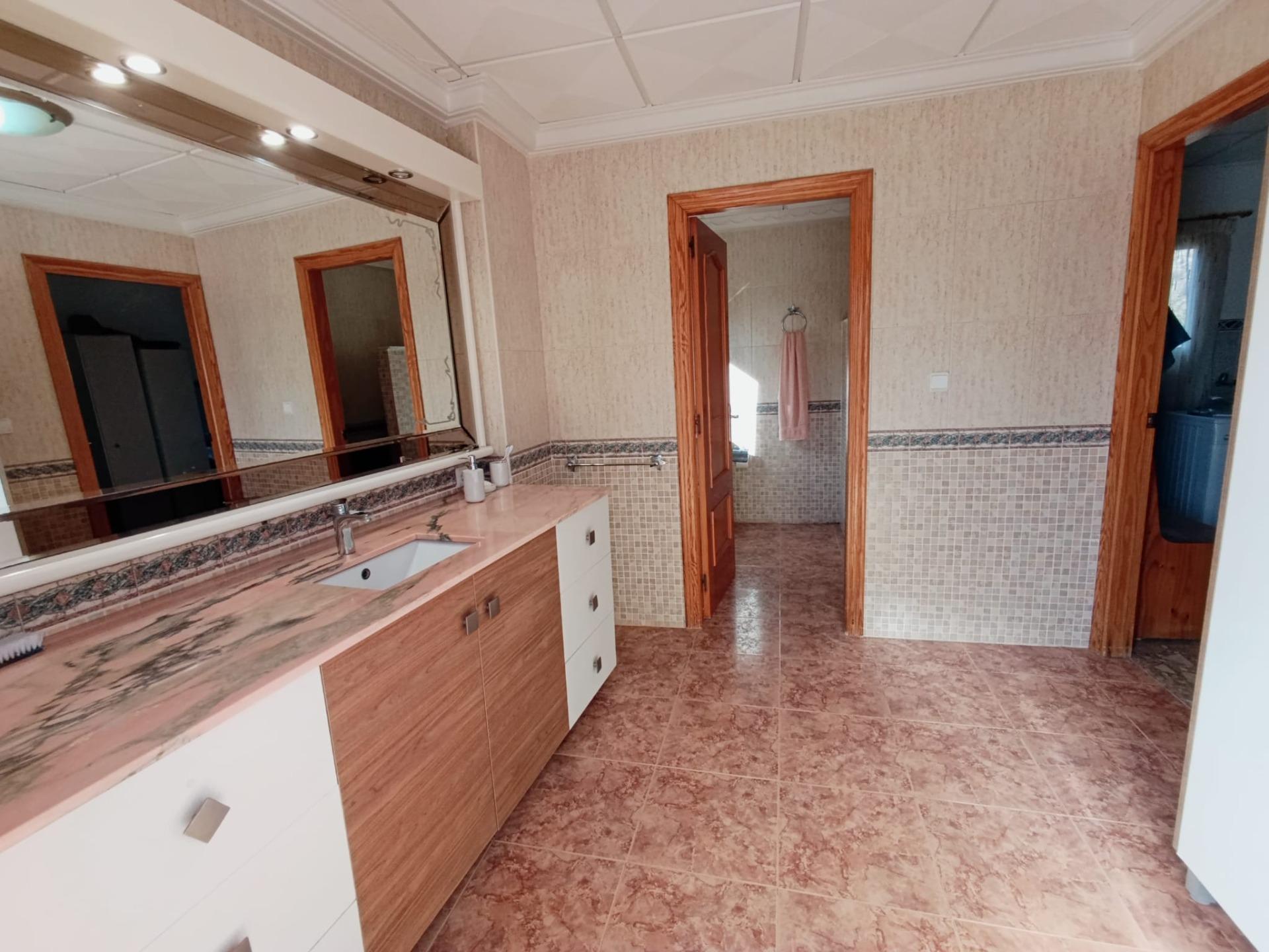 Country house with 5 bedrooms and 3 bathrooms in Elche | Ref: SCH-5117