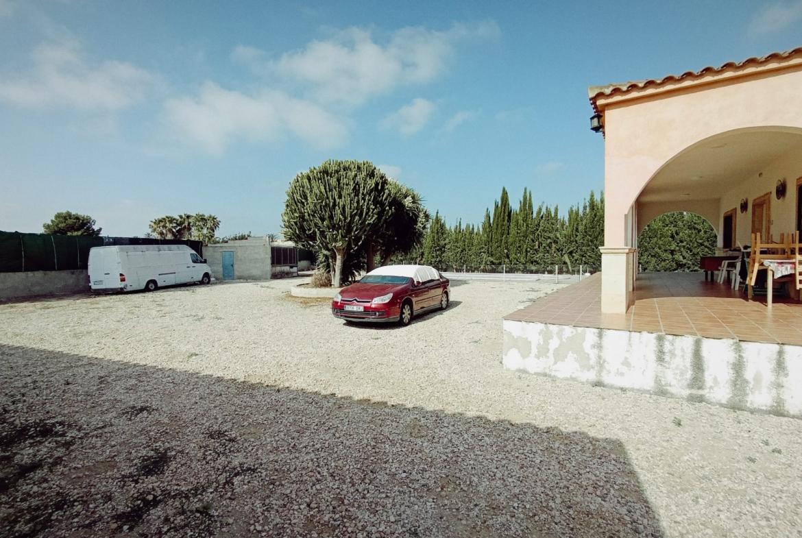 Country house with 3 bedrooms and 2 bathrooms in ELCHE | Ref: SCH-5120