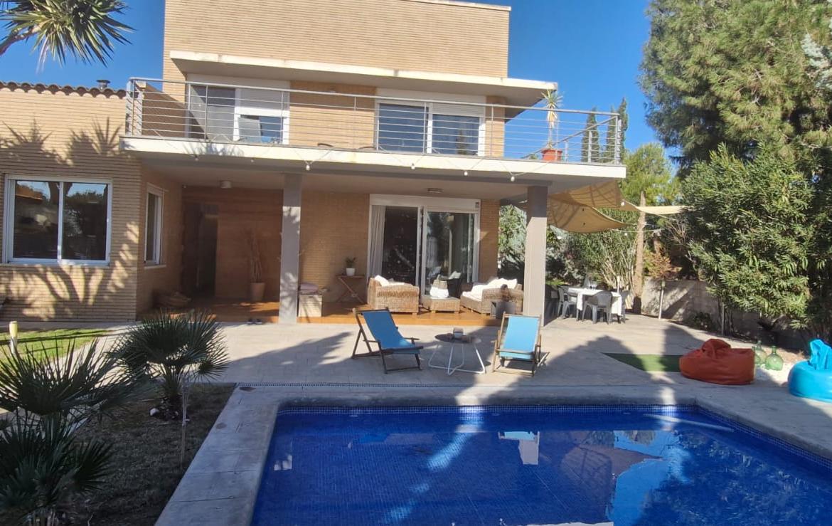 Country house with 4 bedrooms and 3 bathrooms in Elche | Ref: SCH-5121