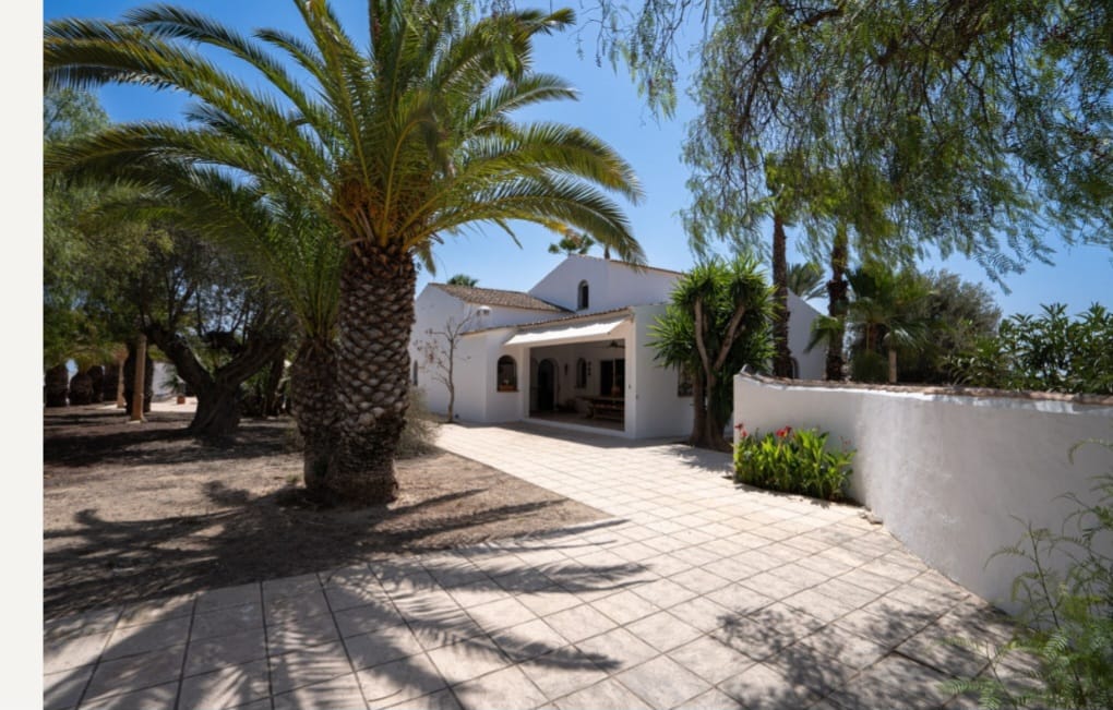 Country house with 4 bedrooms and 4 bathrooms in Elche | Ref: SCH-5122