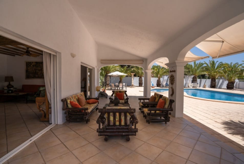 Country house with 4 bedrooms and 4 bathrooms in Elche | Ref: SCH-5122