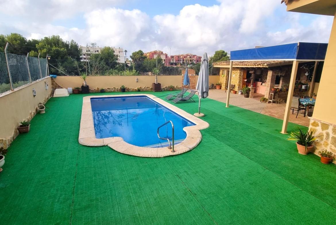 Country house with 5 bedrooms and 3 bathrooms in ORIHUELA | Ref: SCH-5124