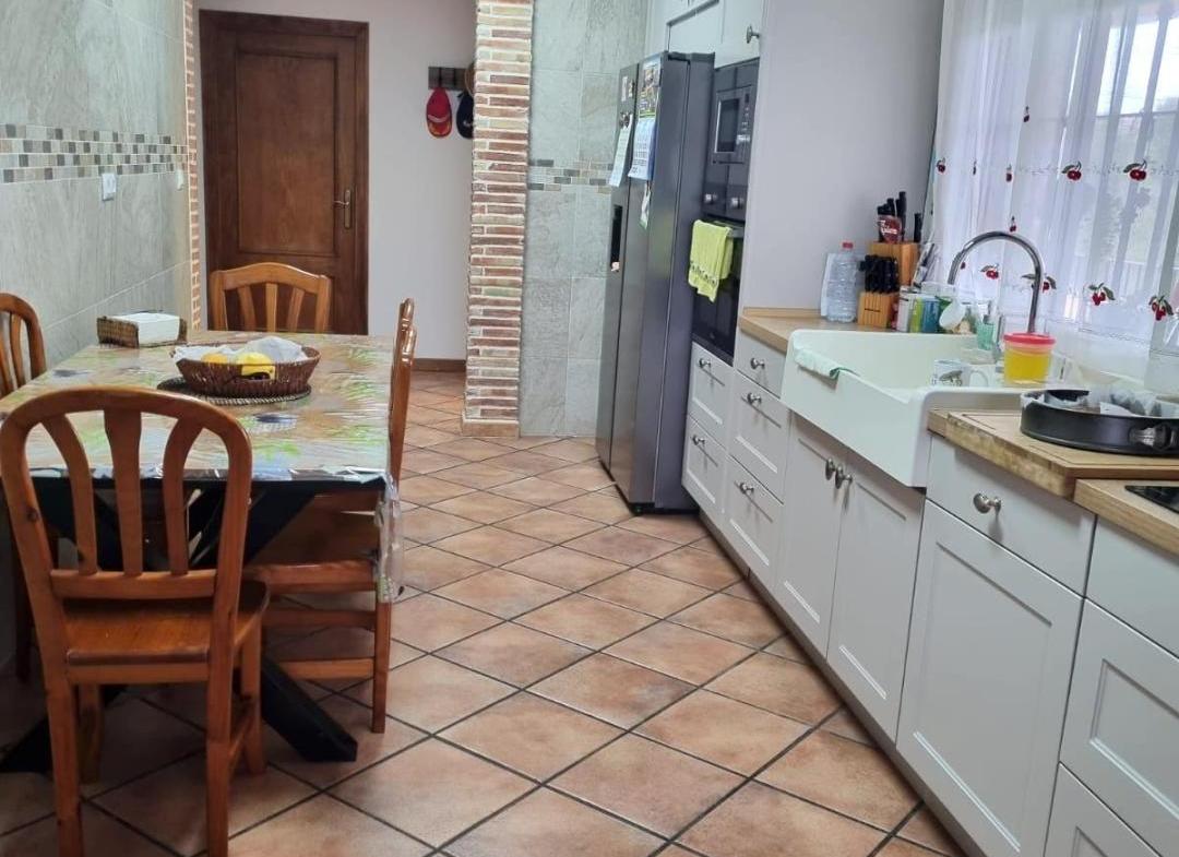 Country house with 5 bedrooms and 3 bathrooms in ORIHUELA | Ref: SCH-5124