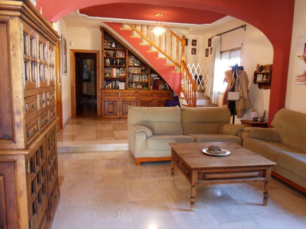 Country house with 6 bedrooms and 3 bathrooms in MUTXAMIEL | Ref: SCH-4052