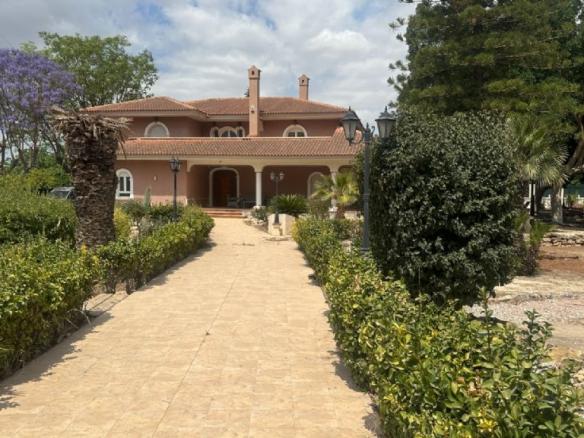 Country house with 7 bedrooms and 5 bathrooms in CALLOSA DEL SEGURA | Ref: SCH-4782