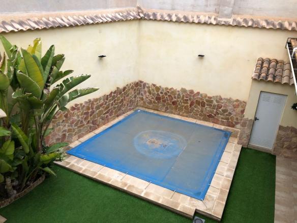 Detached house with 7 bedrooms and 4 bathrooms in Novelda | Ref: SCH-4374