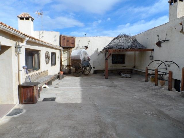 Country house with 3 bedrooms and 1 bathroom in IBI | Ref: SCH-2554