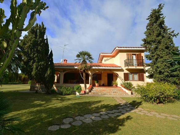 Country house with 6 bedrooms and 3 bathrooms in ALICANTE | Ref: SCH-3877