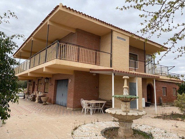 Country house with 4 bedrooms and 2 bathrooms in SAN VICENT DEL RASPEIG | Ref: SCH-4424