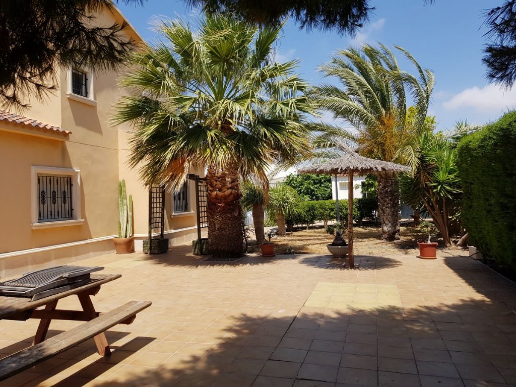 Country house with 5 bedrooms and 4 bathrooms in ELCHE | Ref: SCH-4010