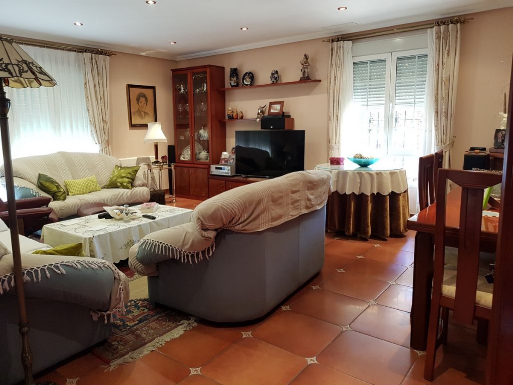 Country house with 5 bedrooms and 4 bathrooms in ELCHE | Ref: SCH-4010