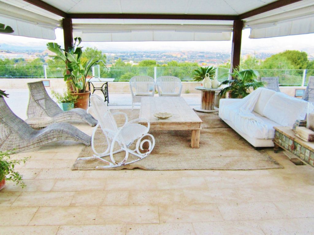 Country house with 4 bedrooms and 3 bathrooms in ALICANTE | Ref: SCH-3921