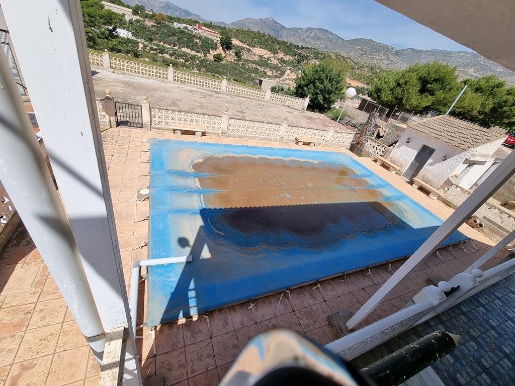 Country house with 6 bedrooms and 3 bathrooms in CREVILLENTE | Ref: SCH-4588