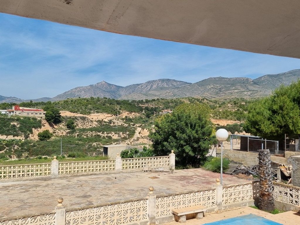 Country house with 6 bedrooms and 3 bathrooms in CREVILLENTE | Ref: SCH-4588